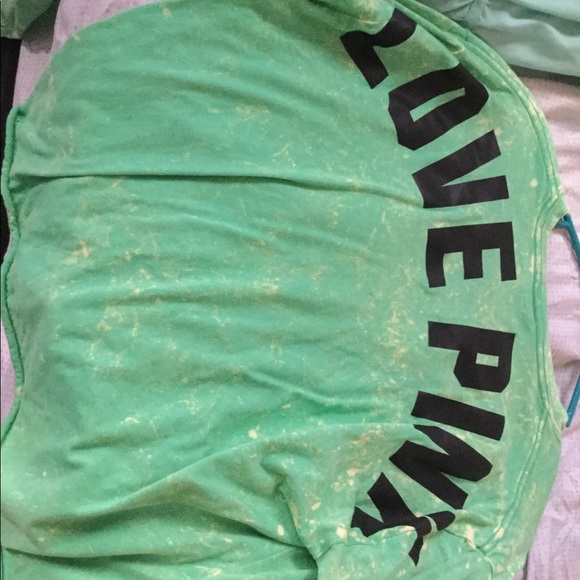 Pink vs long sleeve cropped shirt - Picture 1 of 2